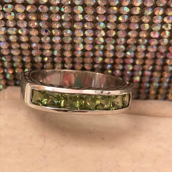 NWOT Sterling Silver Channel Set Peridot Band Ring - Picture 5 of 8